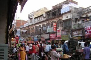 aminabad-market-lucknow-header-lucknow-tourism.jpg